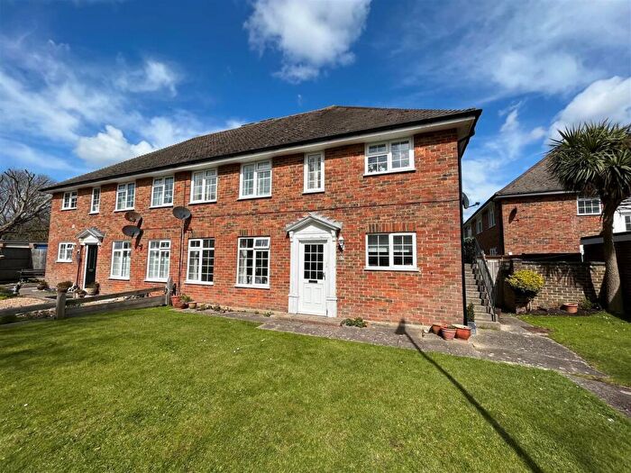 2 Bedroom Apartment To Rent In Furzedown, Littlehampton, BN17