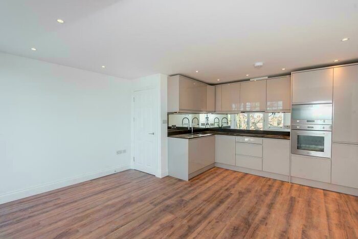 2 Bedroom Apartment To Rent In Queens Avenue, Muswell Hill, N10