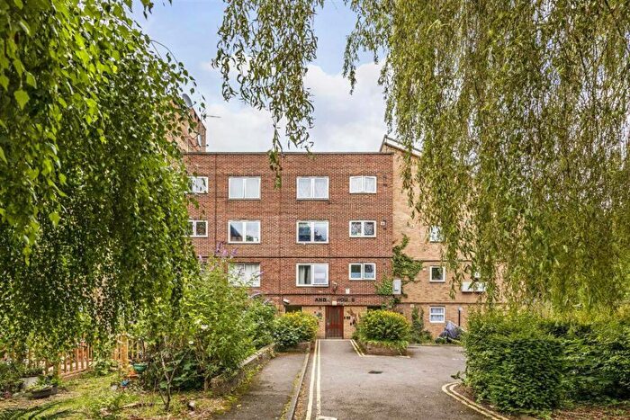 1 Bedroom Flat For Sale In Chatsworth Road, Kilburn, NW2