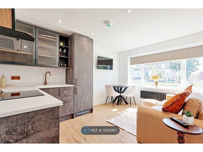 1 Bedroom Flat To Rent In London Road, Leigh-On-Sea, SS9