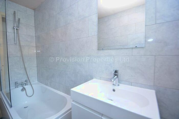 2 Bedroom Semi-Detached House To Rent In Well Close Rise, City Centre, Leeds, LS2