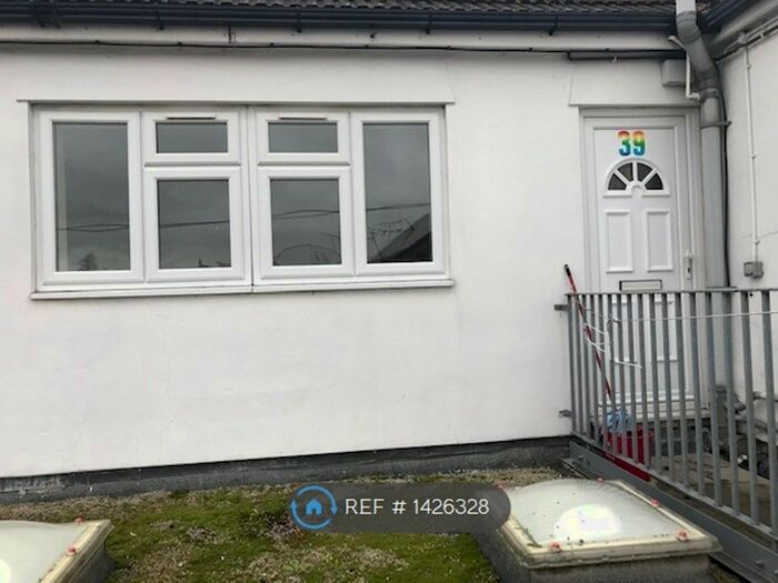 1 Bedroom Flat To Rent In Lampits Hill, Corringham, SS17