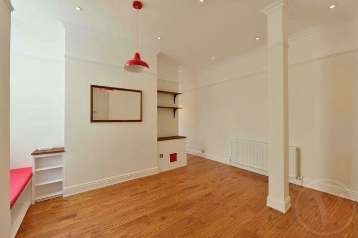 2 Bedroom Flat To Rent In Chichele Road, Willesden Green, London, NW2