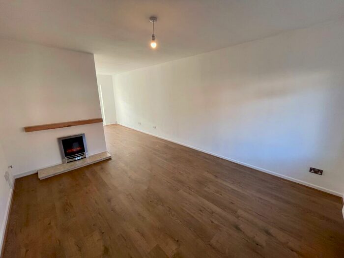 3 Bedroom Semi-Detached House To Rent In Moat Avenue, Coventry, CV3