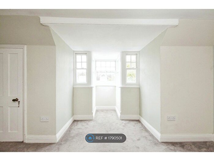 2 Bedroom Maisonette To Rent In Amesbury Avenue, London, SW2