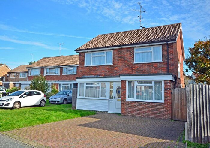 3 Bedroom Detached House For Sale In Winston Close, Frimley Green, GU16