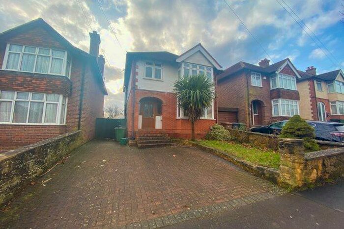 4 Bedroom Detached House To Rent In Worplesdon Road, Guildford, GU2