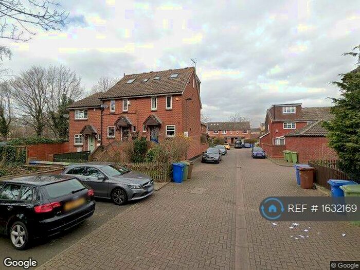 3 Bedroom Terraced House To Rent In Lavender Road, London, SE16