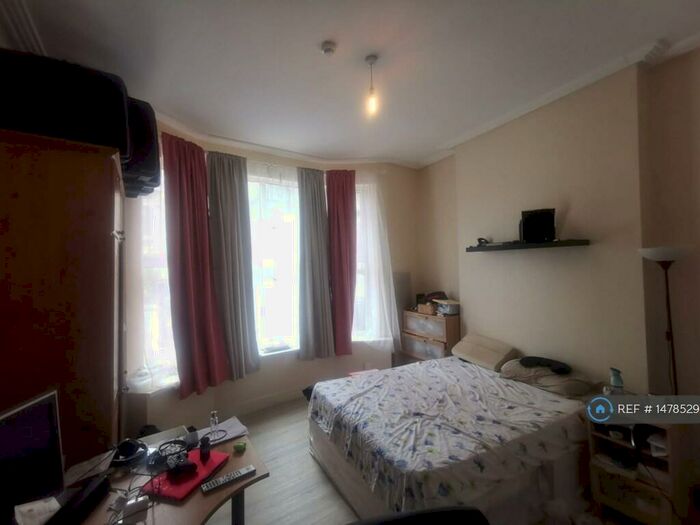 2 Bedroom Flat To Rent In Ground Floor, Cardiff, CF24