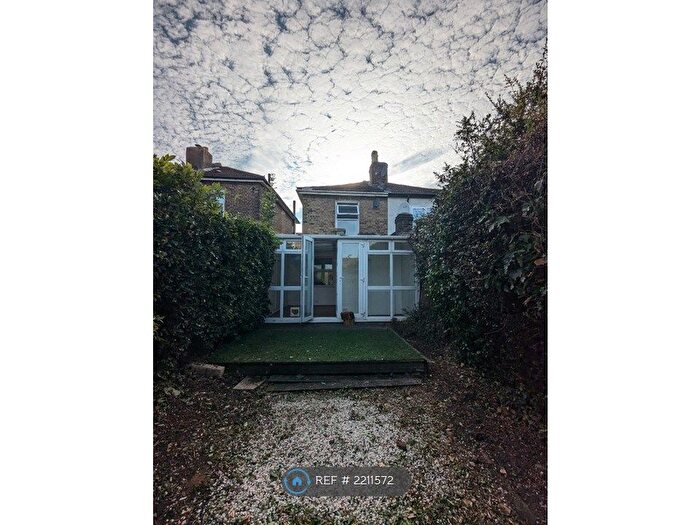 2 Bedroom Semi-Detached House To Rent In Harrisons Rise, Croydon, CR0