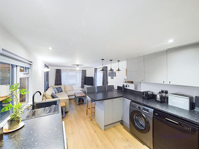 2 Bedroom Park Home For Sale In Woking, Surrey, GU22