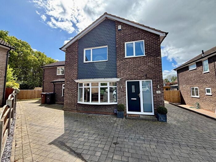 5 Bedroom Detached House For Sale In Athlone Rise, Garforth, Leeds, LS25