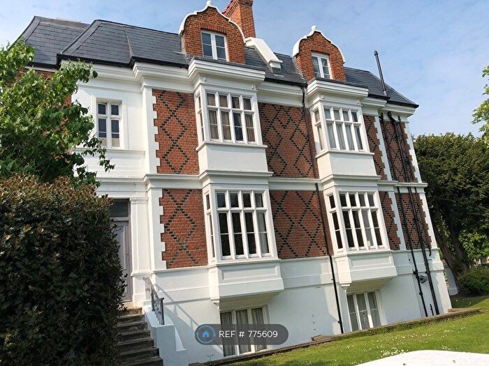 1 Bedroom Flat To Rent In The Green, Twickenham, TW2