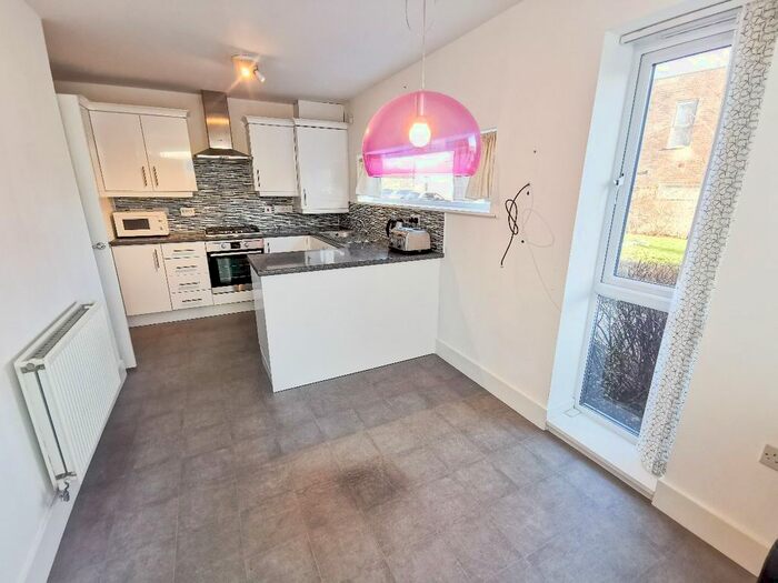 3 Bedroom Semi-Detached House To Rent In Parson Courtyard, Gateshead, NE8