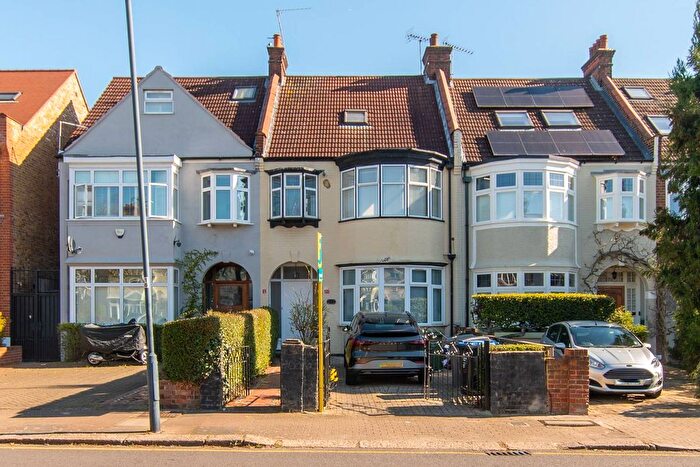 3 Bedroom Flat To Rent In Hanover Road, Kensal Rise, London, NW10