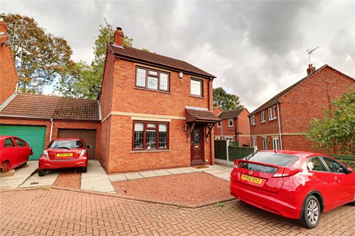 3 Bedroom Link Detached House For Sale In Holme Dene, Haxey, Lincolnshire, DN9