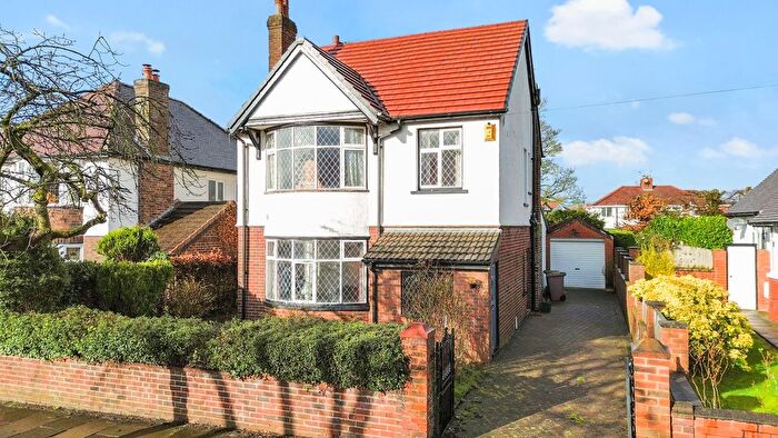 3 Bedroom Detached House For Sale In Hartington Road, Dentons Green, WA10