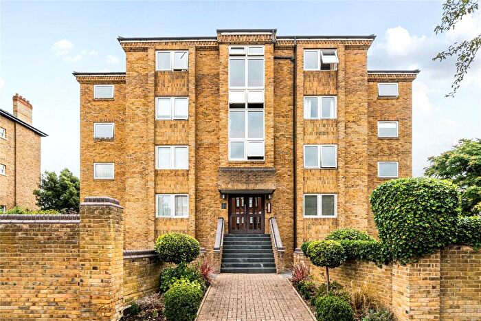 2 Bedroom Flat For Sale In Avenue Elmers, Surbiton, KT6