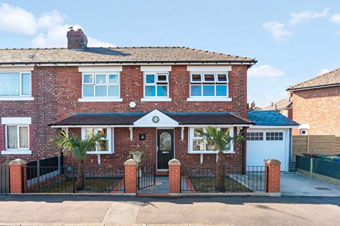 3 Bedroom Semi Detached House For Sale In Dunster Road, Worsley, M28