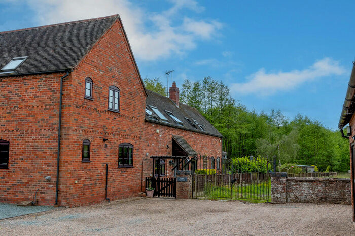 3 Bedroom Barn Conversion For Sale In Beoley Court, Icknield Street, Beoley, B98