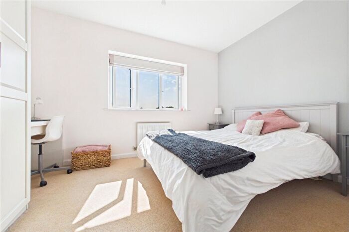 1 Bedroom Apartment For Sale In Caribou Walk, Three Mile Cross, Reading, Berkshire, RG7