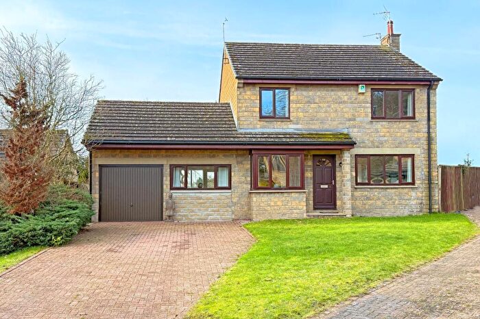 4 Bedroom House For Sale In Moor Park Close, Beckwithshaw, HG3