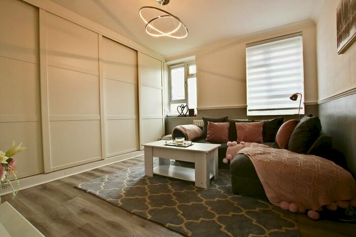 1 Bedroom Flat To Rent In Batchwood Green, Orpington, BR5