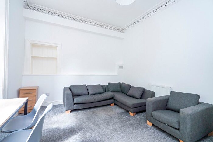 4 Bedroom Flat To Rent In East Mayfield, Edinburgh, EH9