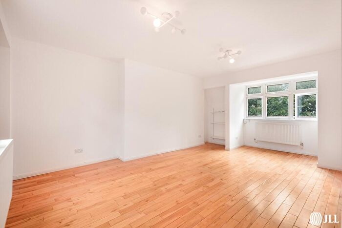2 Bedroom Apartment To Rent In Green Lanes London, N4