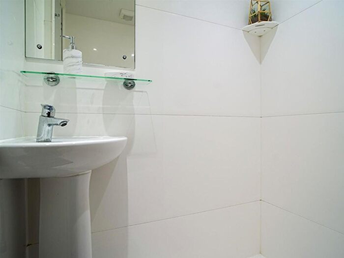 1 Bedroom Flat To Rent In New Cross Road, London, SE14