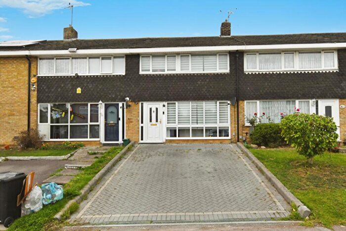 3 Bedroom Terraced House For Sale In Paslowes, Basildon, Essex, SS16