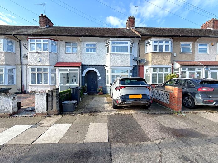 3 Bedroom Terraced House For Sale In Springfield Drive, Ilford, IG2