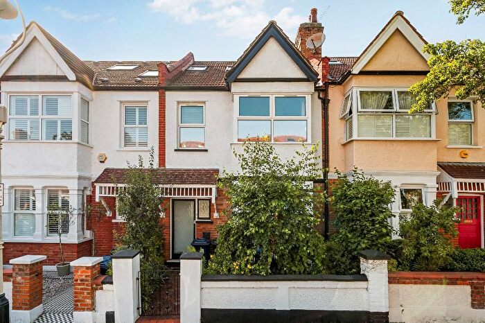 1 Bedroom Flat For Sale In Camborne Avenue, Ealing, London, W13