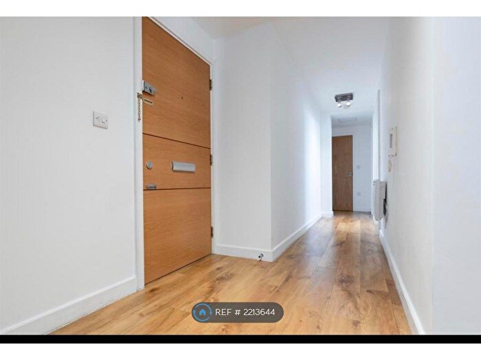 3 Bedroom Flat To Rent In Kensington House, West Drayton, UB7