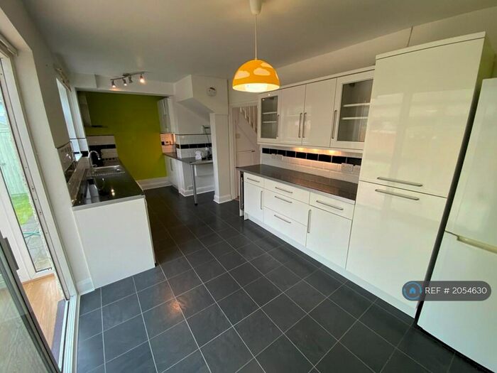 3 Bedroom Semi-Detached House To Rent In Avon Close, Sutton, SM1