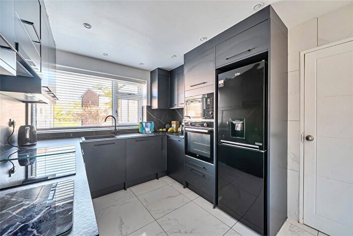 2 Bedroom Flat For Sale In Abbey Park, Beckenham, BR3