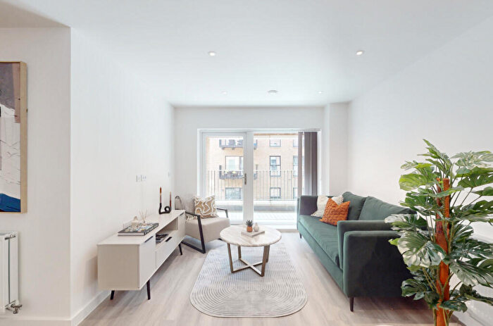 2 Bedroom Flat To Rent In Brumwell Avenue, SE18