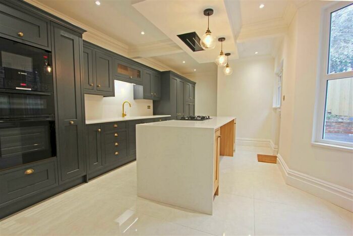 4 Bedroom Semi-Detached House To Rent In Avondale Road, South Croydon, CR2