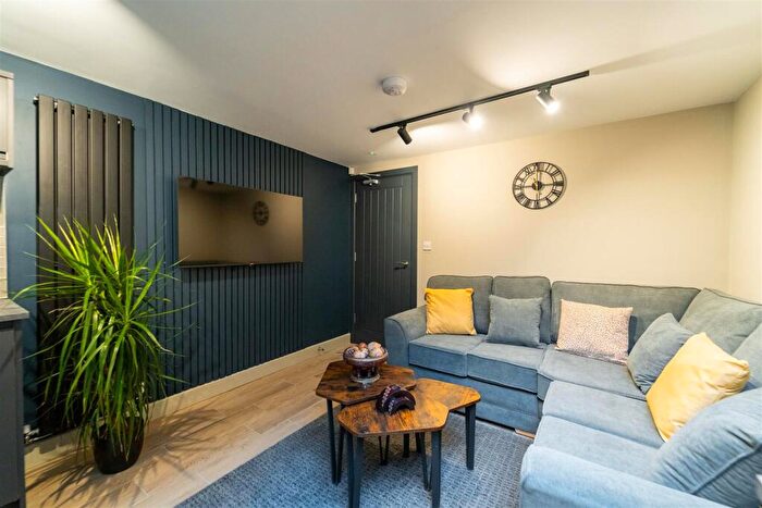 6 Bedroom House To Rent In Hubert Road, Birmingham, West Midlands, B29