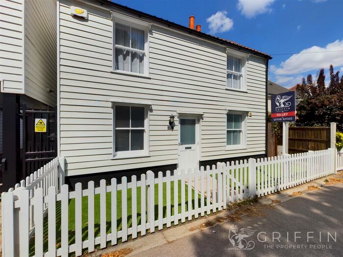 3 Bedroom House To Rent In St. Marys Lane, Upminster, RM14