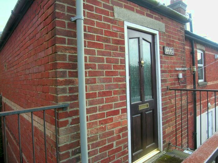 3 Bedroom Flat To Rent In Bedroom Flat In Winton, BH9