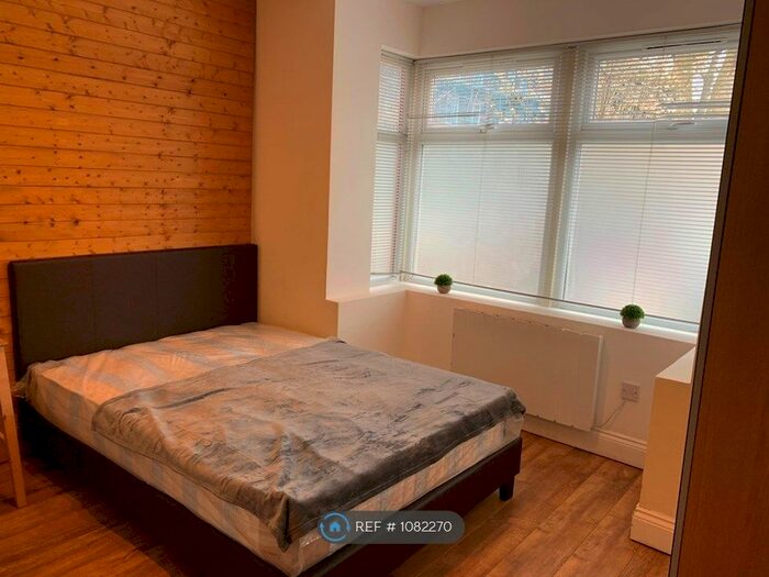 Studio To Rent In London, London, N7