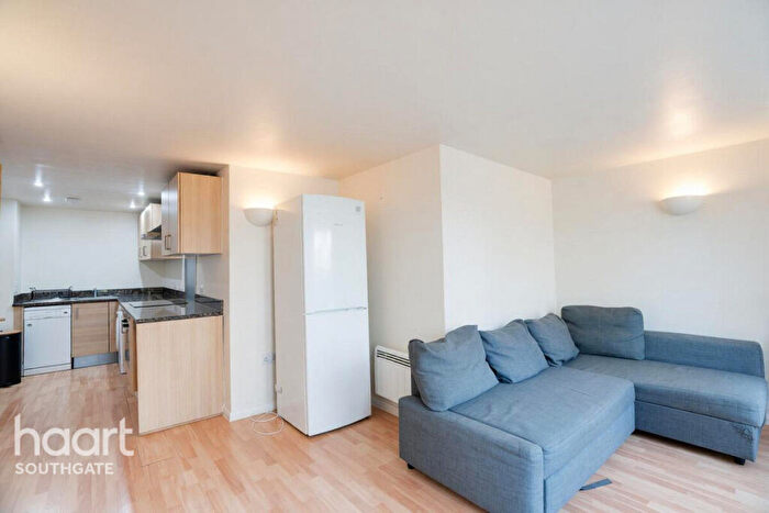 1 Bedroom Apartment For Sale In Silver Street, Enfield, EN1