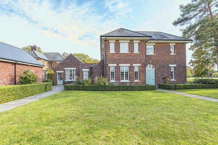 2 Bedroom Property To Rent In The Parade, Building, Bicester, OX27