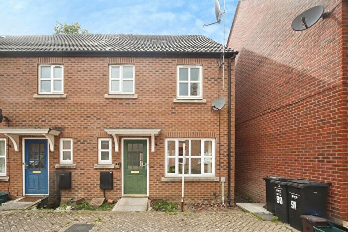 3 Bedroom End Of Terrace House For Sale In Massingham Park, Taunton, TA2
