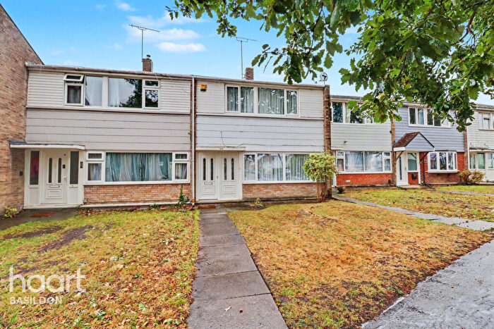 3 Bedroom Terraced House For Sale In Great Knightleys, Basildon, SS15