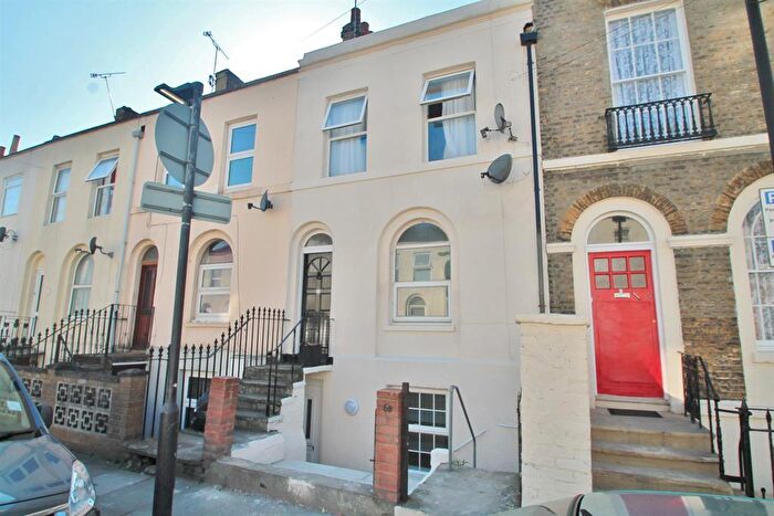 2 Bedroom Flat To Rent In Edwin Street, Gravesend, DA12
