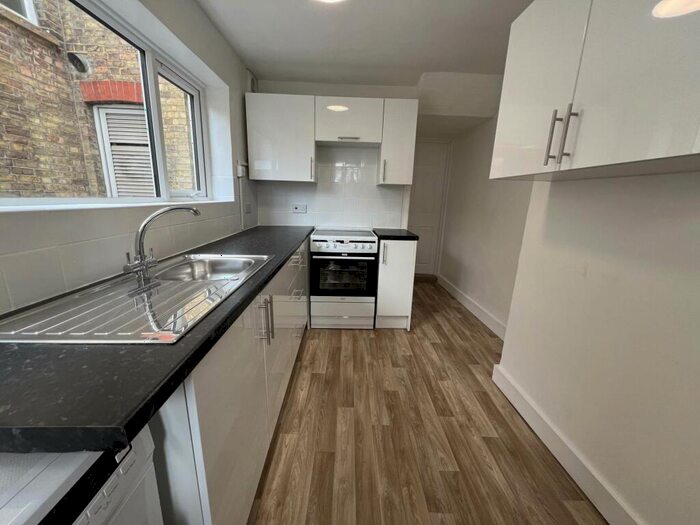 2 Bedroom Flat To Rent In Peabody Road, Farnborough, GU14