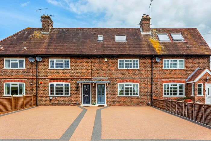3 Bedroom Terraced House For Sale In Lingfield Road, Edenbridge, TN8