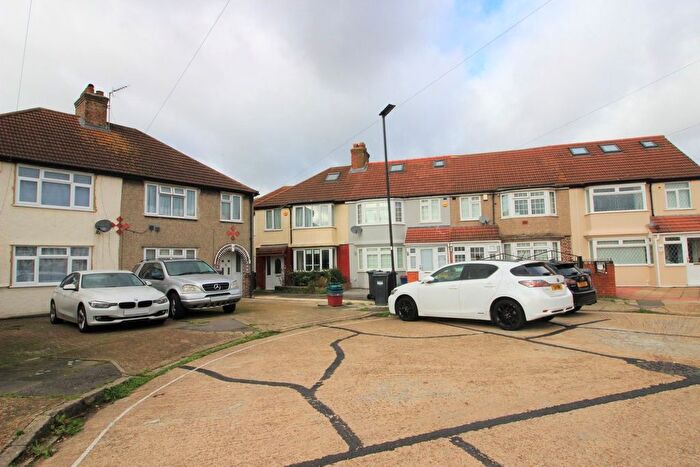 5 Bedroom Terraced House To Rent In Marnell Way, Hounslow, TW4